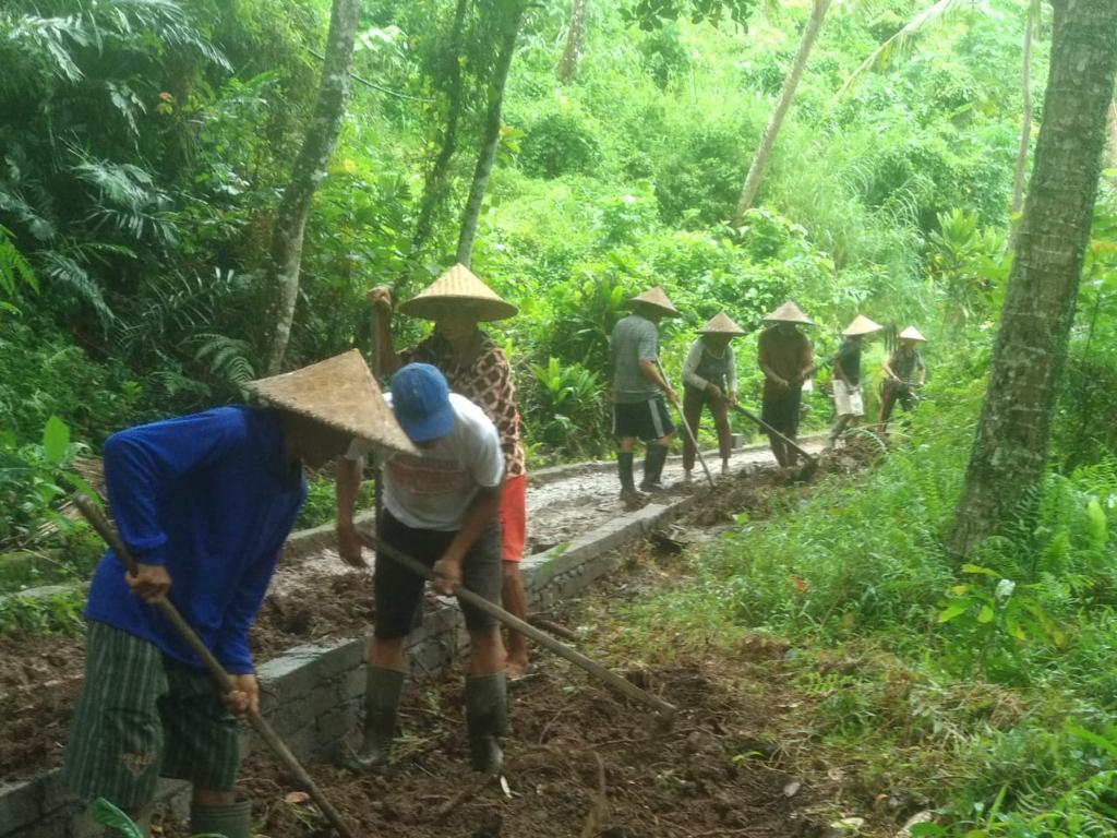 Pembangunan Jalan Usaha Tani 